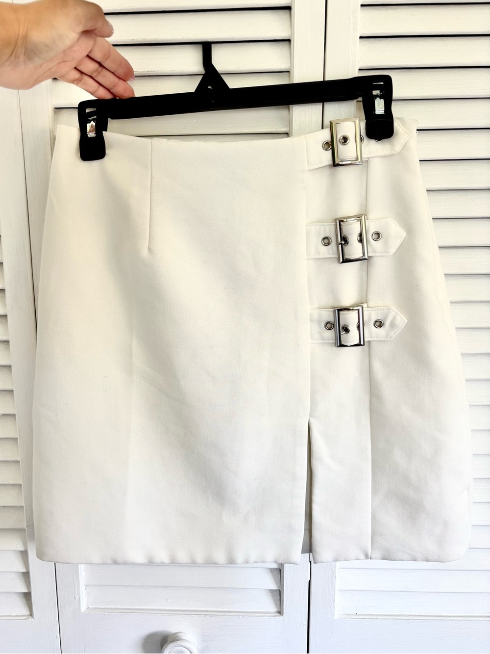 DO+BE White Mini Buckle Skirt Retro Skate SIZE M